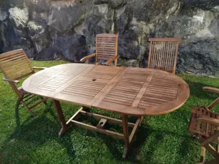 Mesa de jardín de madera extensible y sillas