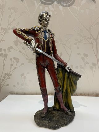 Figura Escultura Matador Traje Rojo y Oro