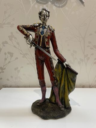 Figura Escultura Matador Traje Rojo y Oro