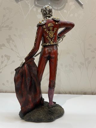 Figura Escultura Matador Traje Rojo y Oro