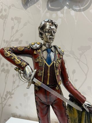 Figura Escultura Matador Traje Rojo y Oro