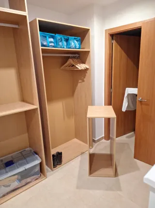 2 Armarios modulares de madera de conglomerado