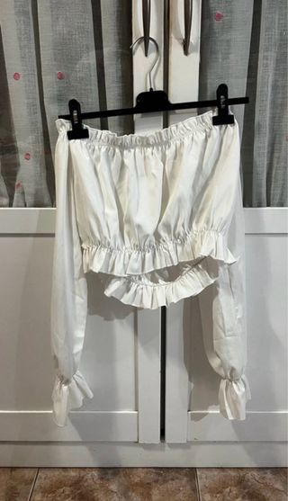 Blusa blanca manga larga con volantes