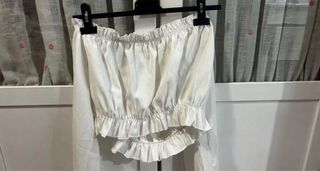 Blusa blanca manga larga con volantes