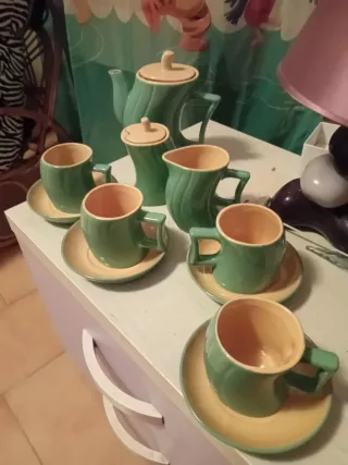 Servizio da tè in ceramica verde e giallo