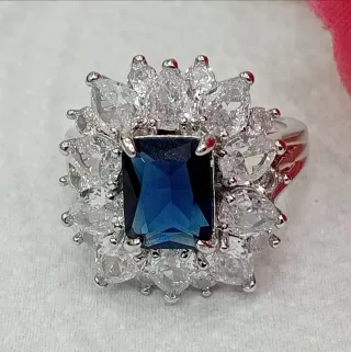 Anillo con Circonitas y Zafiro