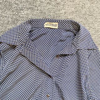 Camisa estampada azul y blanca