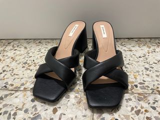 Sandalias Stradivarius negras