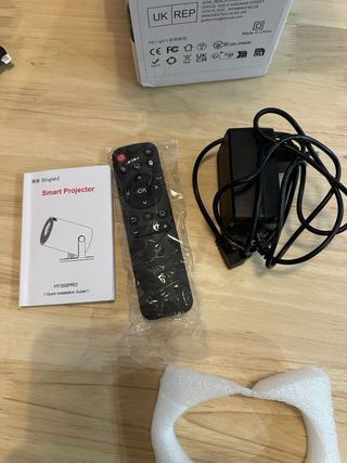 Proyector Magcubic Blanco y Negro