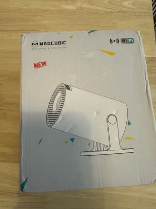 Proyector Magcubic Blanco y Negro