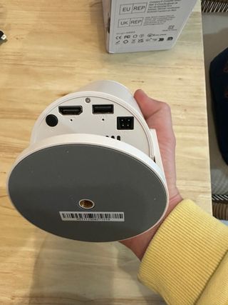 Proyector Magcubic Blanco y Negro