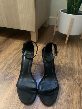 Sandalias Negras Tacón Velvet Bershka