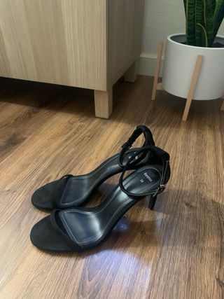 Sandalias Negras Tacón Velvet Bershka