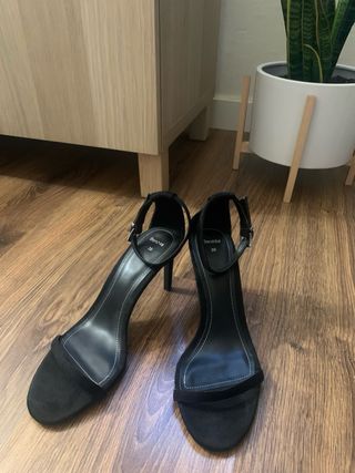 Sandalias Negras Tacón Velvet Bershka