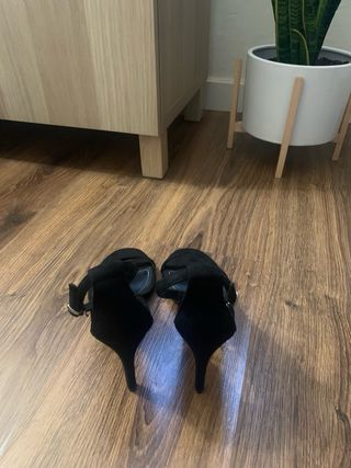 Sandalias Negras Tacón Velvet Bershka