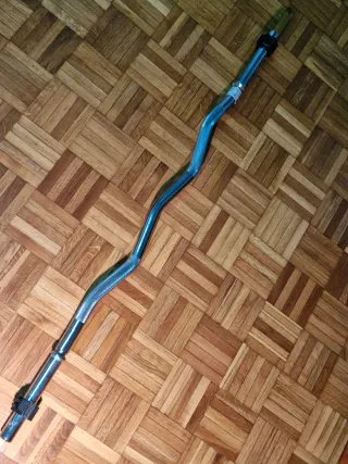 Barra de pesas curva cromada