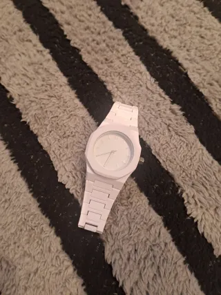 Reloj blanco moderno