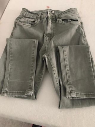 Pantalón vaquero pitillo mujer