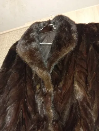 Abrigo de piel marrón