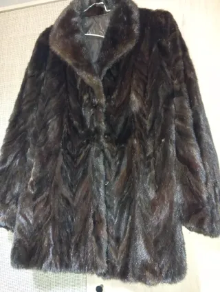 Abrigo de piel marrón