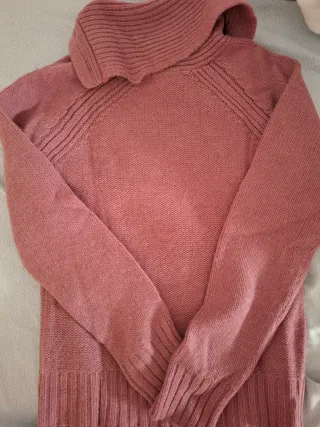 Suéter Morado Lana Con Cuello alto con botones