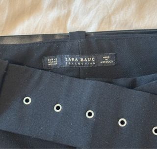 Pantalón negro con cinturón