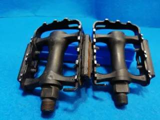 Pedales de bicicleta negros