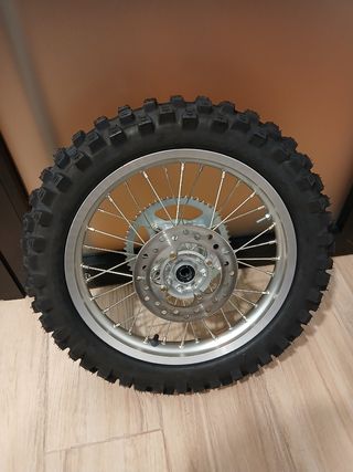 Llantas y neumáticos CRF150 de serie sin usar