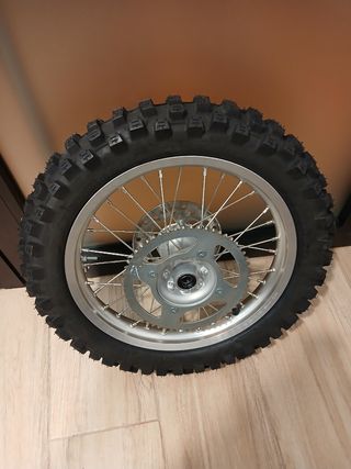 Llantas y neumáticos CRF150 de serie sin usar