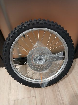 Llantas y neumáticos CRF150 de serie sin usar