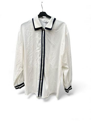 Camicette bianche con colletto ricamato