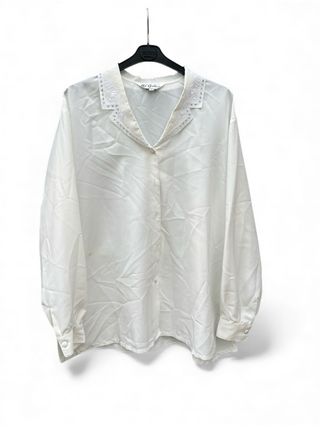 Camicette bianche con colletto ricamato