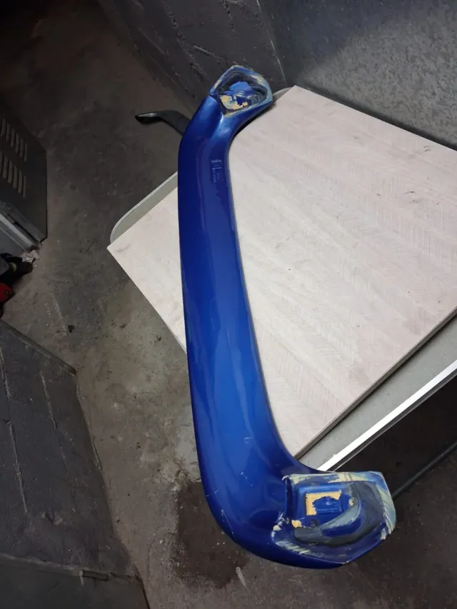 Alerón trasero Citroen Saxo azul