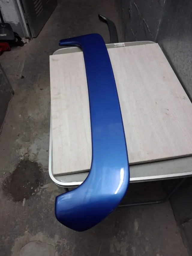 Alerón trasero Citroen Saxo azul