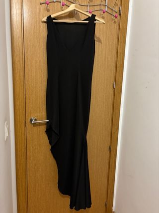 Vestido largo negro asimétrico