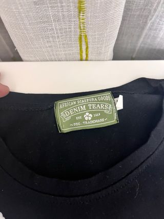 Camiseta Denim Tears Negra con Estampado Blanco