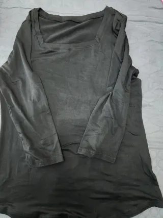 Blusa negra manga larga escote cuadrado talla M