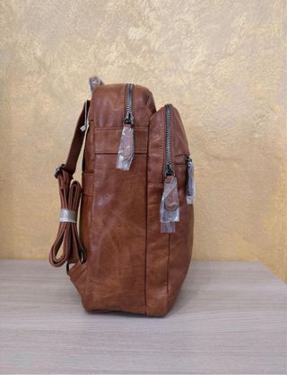 Mochila Bhilaty unisex nueva con etiquetas.