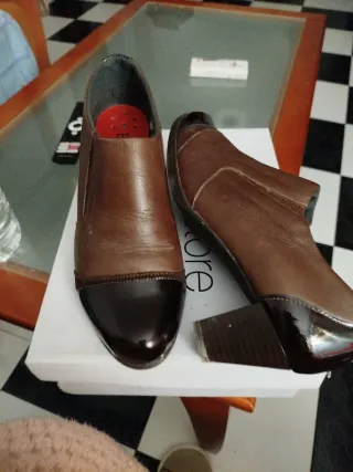 Zapatos de tacón marrones