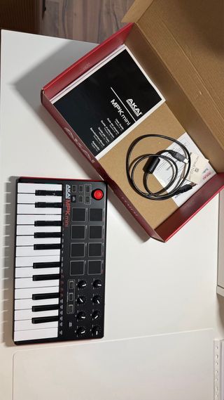 AKAI MPK mini Controlador Teclado y Pads