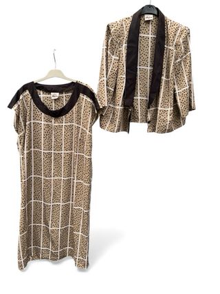 Completi abiti fantasia floreale