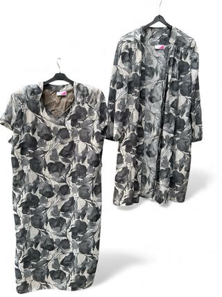 Completi abiti fantasia floreale