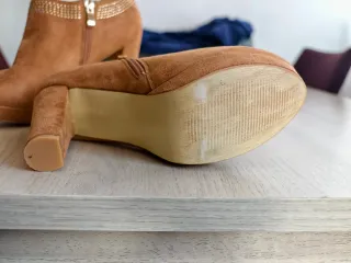 Botines tacón marrón , muy buen estado,