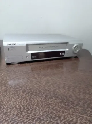 2 Reproductores VHS Philips y Sharp