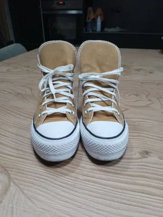 Zapatillas Converse plataforma color mostaza