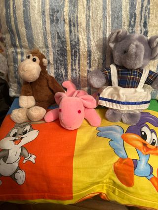 Lote de 3 peluches: mono, elefante y rosa
