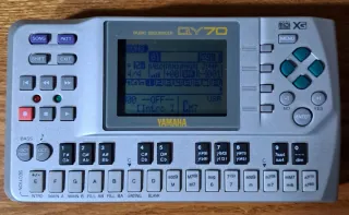 Secuenciador Yamaha QY70 MIDI XG