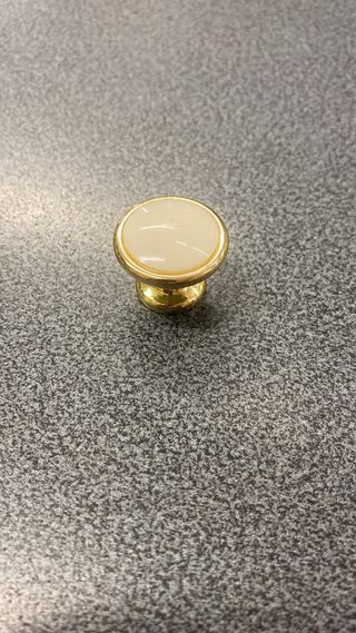 Pomello color ottone con inserto nero