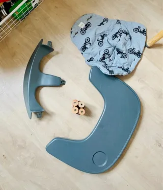 Trona de bebé con bandeja y funda