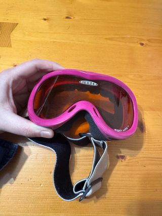 Casco y gafas de esquí para niña